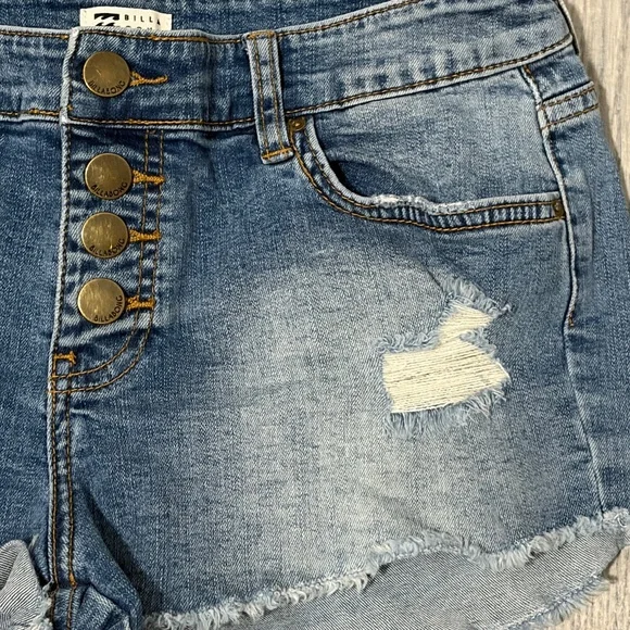 LIKE NEW! Women's Billabong Distressed, Button Fly Jean Shorts - 26 - Picture 3 of 7